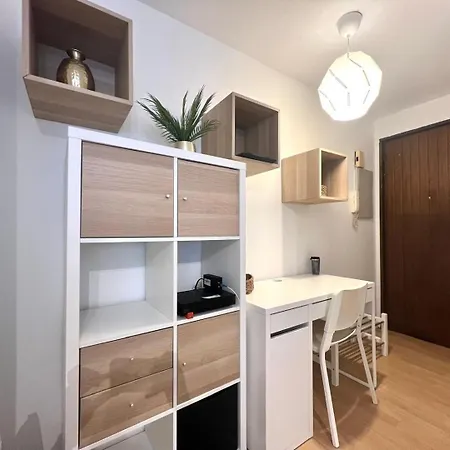 Charming T1 - Parking - Metro St Agne Apartment