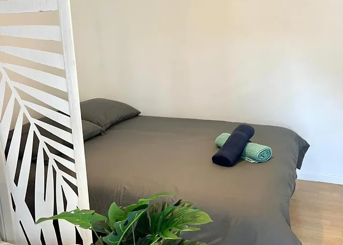 Charming T1 - Parking - Metro St Agne Apartman