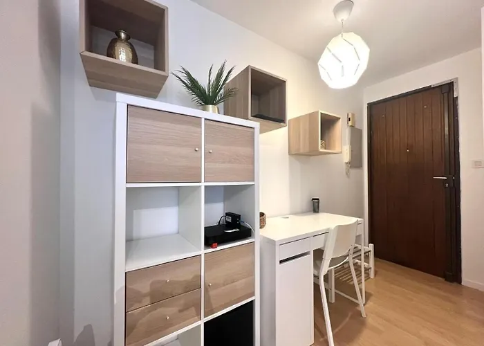 Charming T1 - Parking - Metro St Agne Apartman