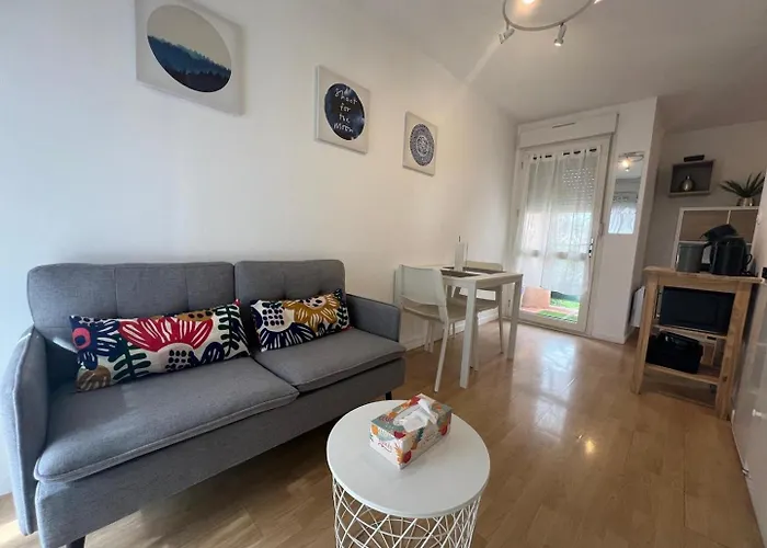 Charming T1 - Parking - Metro St Agne Apartman *